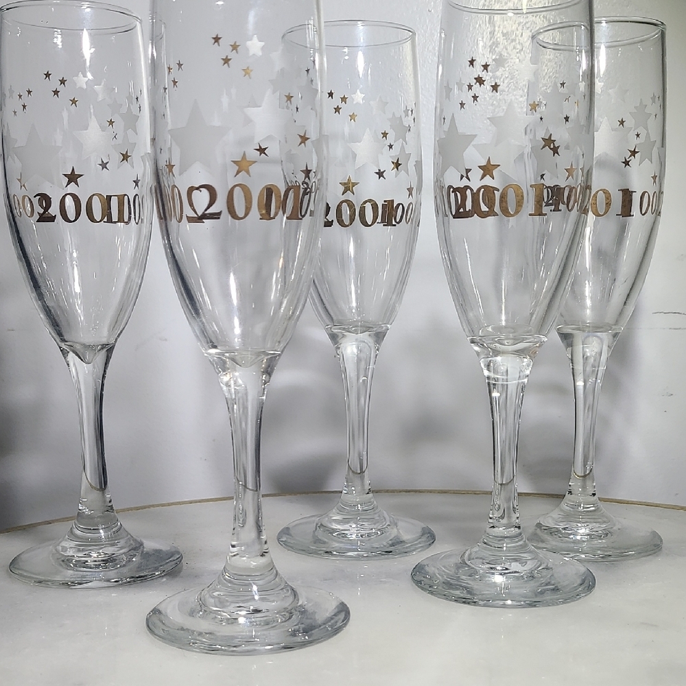 Millennium Champagne Flutes 2001 - Picture 4 of 7
